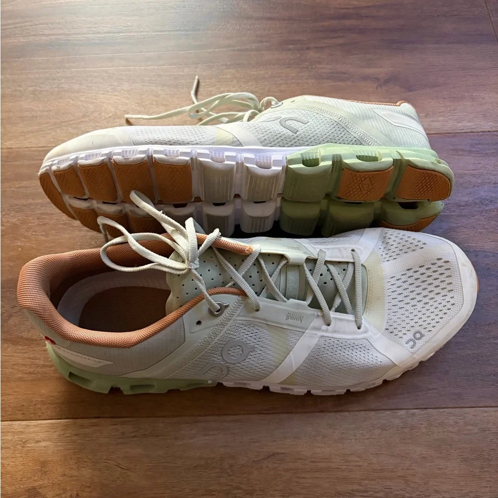 On Running Running Cloud Women’s Cloudtec Helion Sneakers - White/Green - Picture 2 of 9